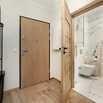 Cozy & Bright With Parking And Garden By Renters