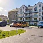 Cozy & Bright With Parking And Garden By Renters Lägenhet *
