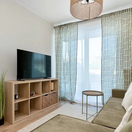 Cozy & Bright With Parking And Garden By Renters