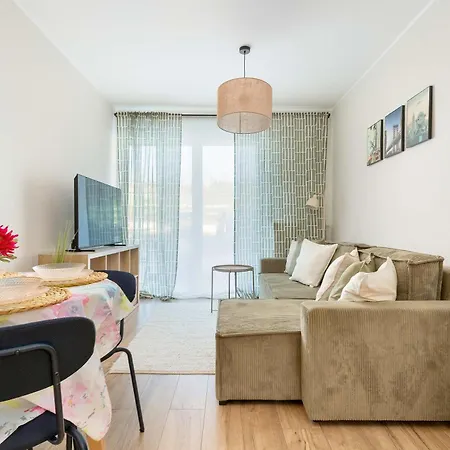 Cozy & Bright With Parking And Garden By Renters Apartament *