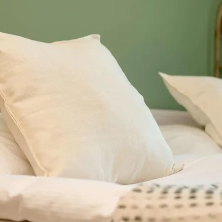 Cozy & Bright With Parking And Garden By Renters