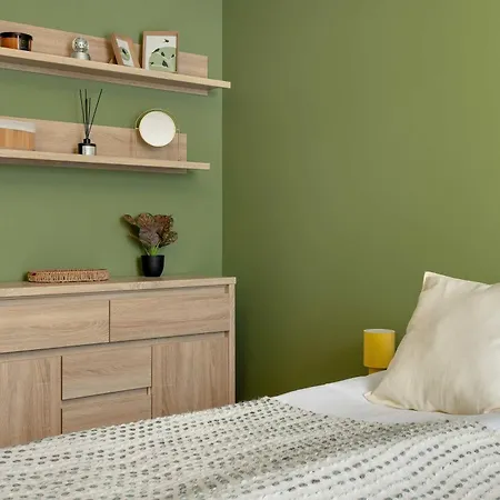 Cozy & Bright With Parking And Garden By Renters Gdańsk