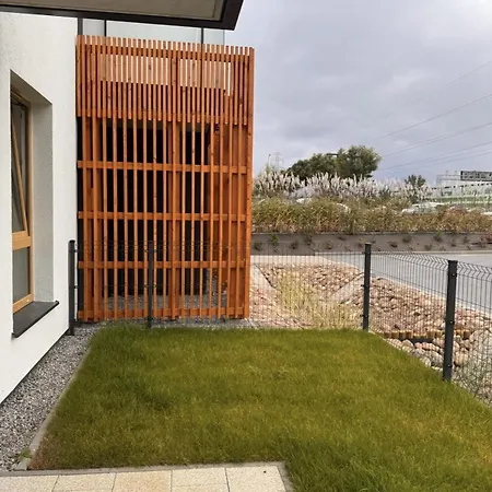 Cozy & Bright With Parking And Garden By Renters