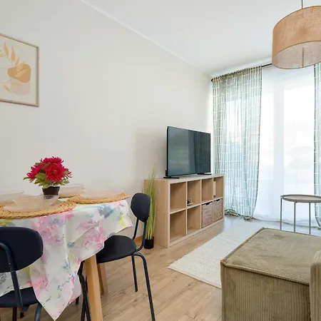 Cozy & Bright With Parking And Garden By Renters * グダニスク