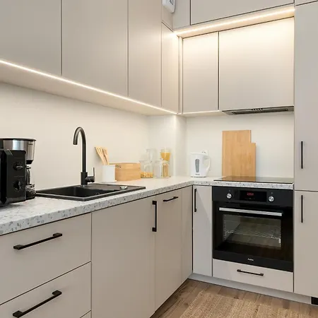アパート Cozy & Bright With Parking And Garden By Renters