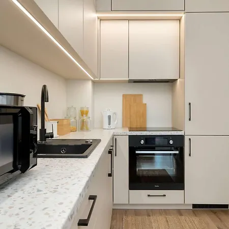 アパート Cozy & Bright With Parking And Garden By Renters *
